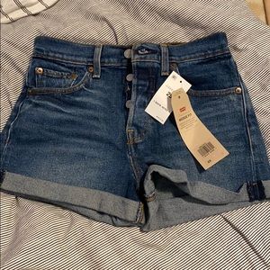 Levi’s wedgie fit shorts size 25